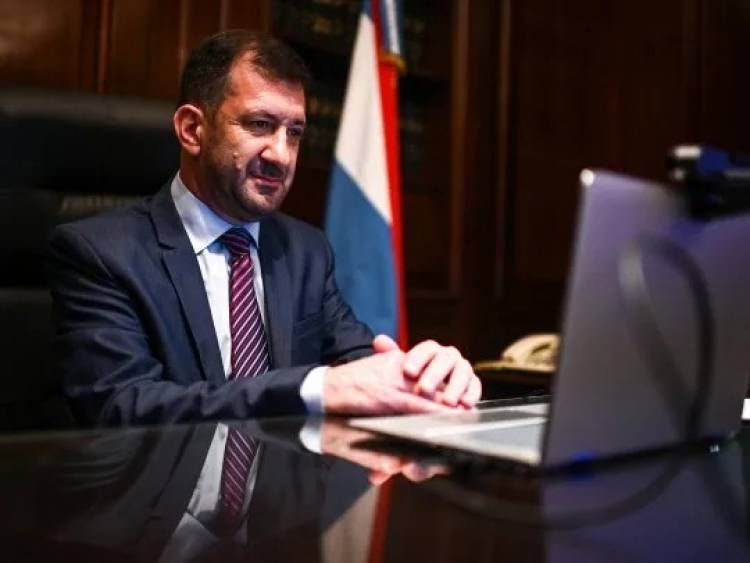 El senador Edgardo Kueider fue demorado con u$s200.000 en la frontera con Paraguay