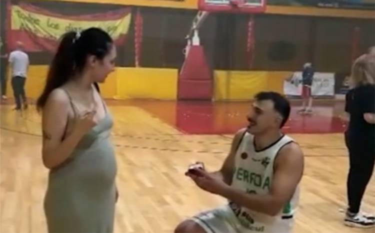 El crack del básquet regional que salió campeón y en los festejos le pidió matrimonio a su novia