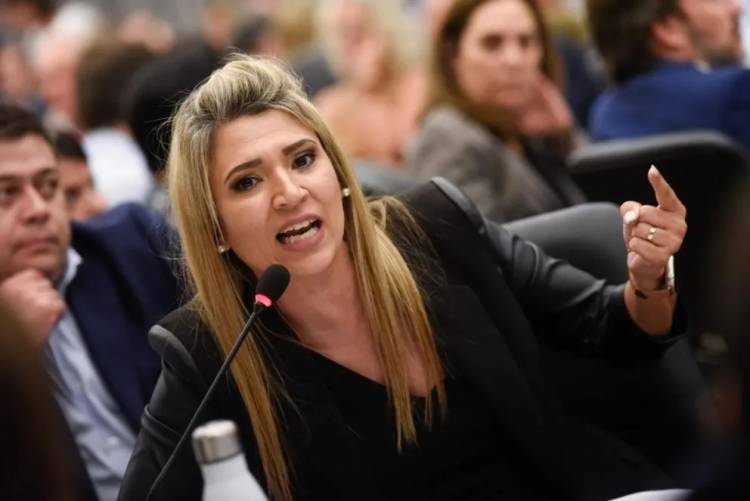 Denunciarán penalmente a la diputada Nadia Márquez por peculado