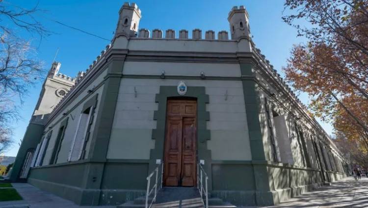 El Gobierno le respondió a Gloria Ruiz que la contratación directa del seguro es por el ahorro que significa para la provincia