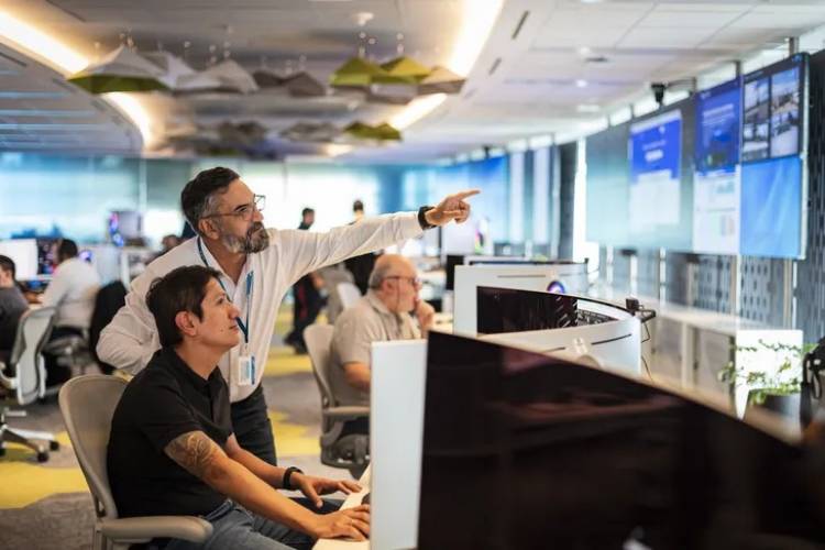 Cómo es el Real Time Intelligence Center: el cerebro digital de YPF que construye los pozos de Vaca Muerta