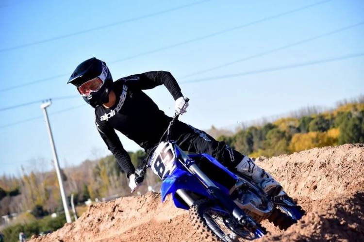 Carrasco logra un triunfo inolvidable en la segunda fecha del 29° Campeonato Nocturno de Supercross