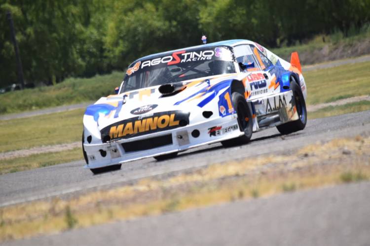 Fabricio Becerra mostró su maestría y es bicampeón del TC neuquino