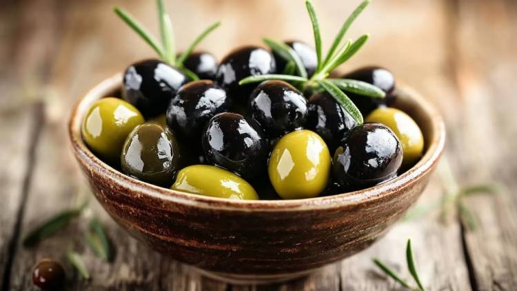 Los beneficios de las aceitunas: qué diferencia hay entre las verdes y las negras