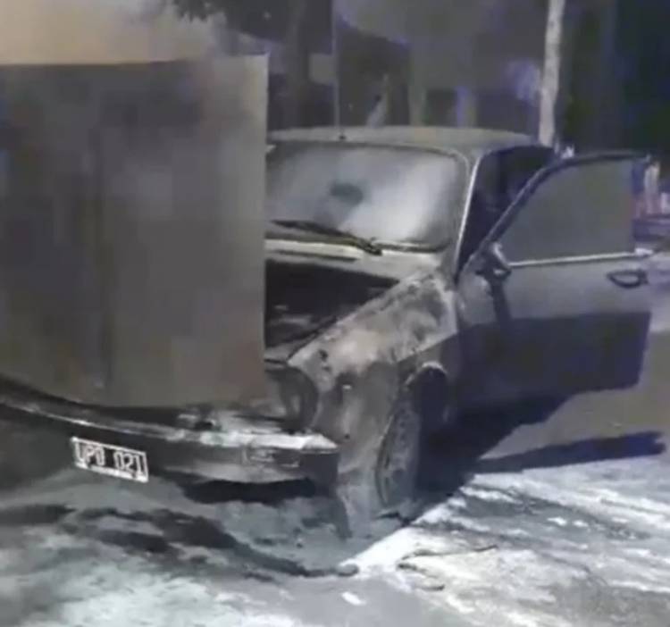 Neuquén: tras una discusión por el contrato de alquiler, le quemó el auto a su inquilino