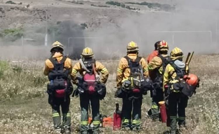 Continúa el trabajo para combatir el incendio en Valle Magdalena