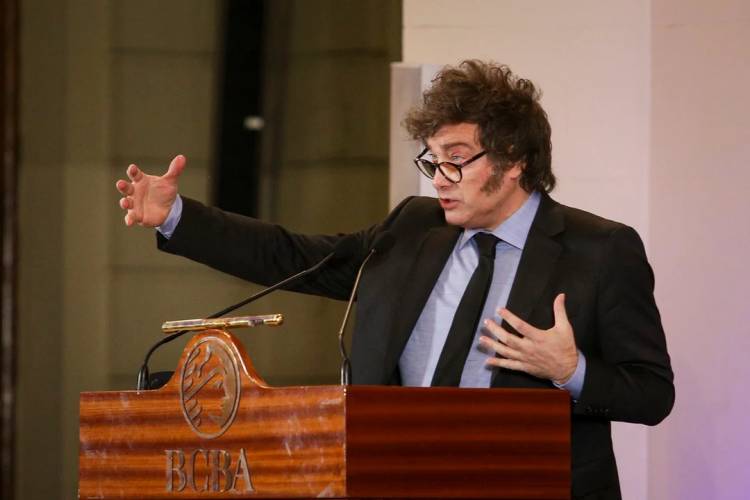 "Para qué sirvió el Ministerio de Mujer si Alberto Fernández cagaba a trompadas a la mujer", dijo Milei