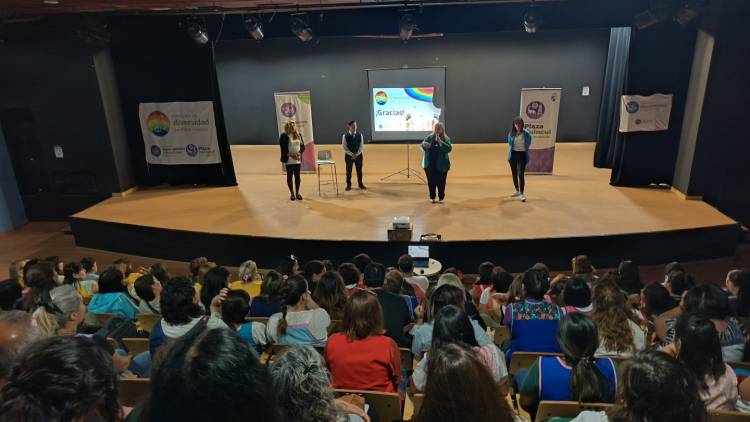 Docentes de Plaza Huincul y Cutral Co se capacitaron en perspectiva de discapacidad y diversidad
