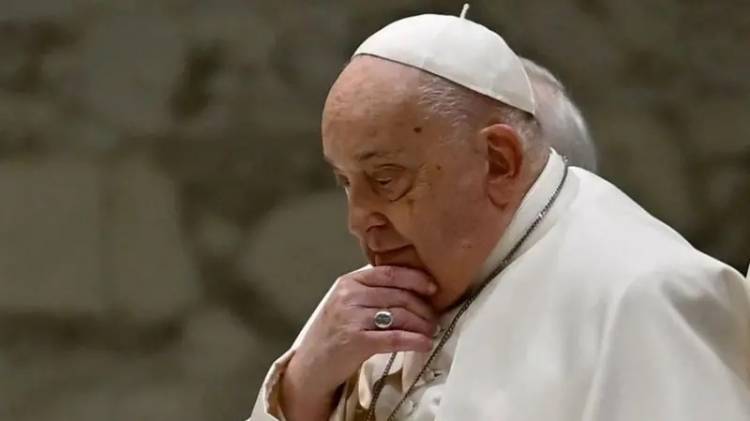 Qué es la neumonía bilateral, la condición que sufre el papa Francisco, y quiénes son más susceptibles a padecerla