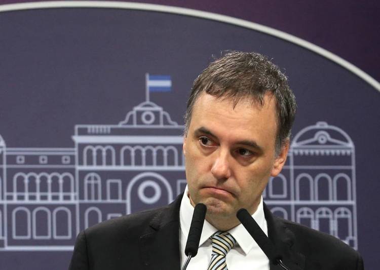 El botón "silenciador" que quiere implementar Manuel Adorni para las conferencias de prensa