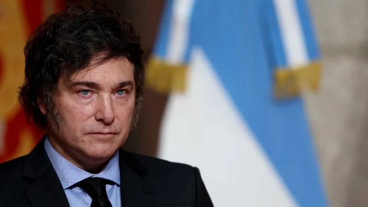 Nueva ley migratoria: el Gobierno quiere que los extranjeros no residentes paguen por la salud y la educación