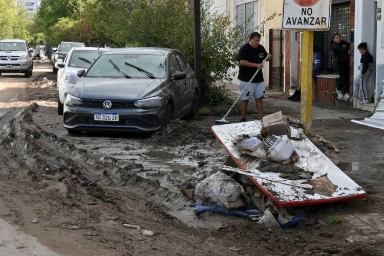 “La desesperación es total”, dijo Abel Pintos, oriundo de Bahía Blanca en referencia al temporal