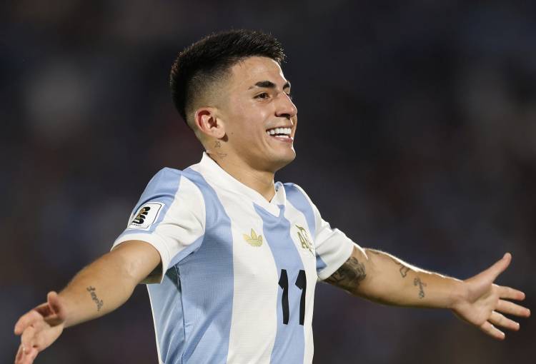 Con un golazo de Almada, Argentina le ganó a Uruguay y quedó a un paso del Mundial