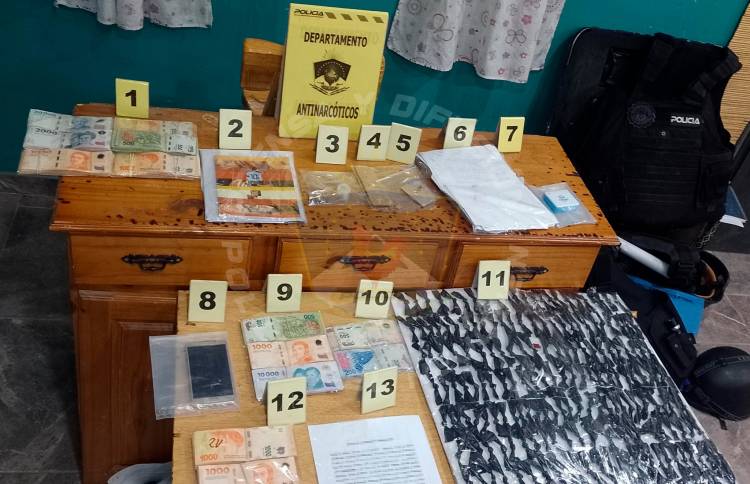 Secuestran drogas, dinero y un vehículo en dos allanamientos 