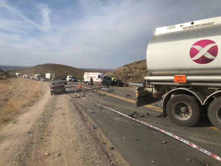 Violento choque frontal en cercanías a Piedra del Aguila