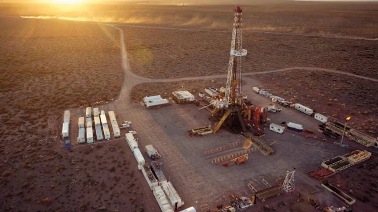 YPF acelera el plan para vender todas sus áreas convencionales y concentrarse en Vaca Muerta