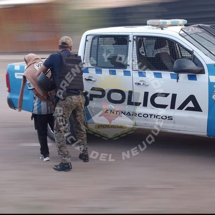 Operativo antidroga – secuestran cocaína y demoran a tres personas