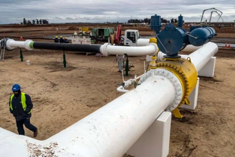 TotalEnergies hizo la primera exportación de gas de Vaca Muerta a Brasil vía Bolivia