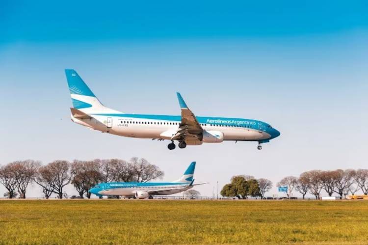 Cambio en Aerolíneas Argentinas: cerrará casi todas sus oficinas comerciales este año