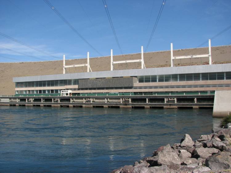 El Gobierno autoriza la venta de cuatro empresas hidroeléctricas