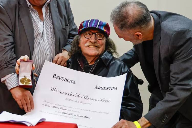 Charly García recibió el doctorado Honoris Causa de la UBA: «Desde ahora pasaré a llamarme Doctor”