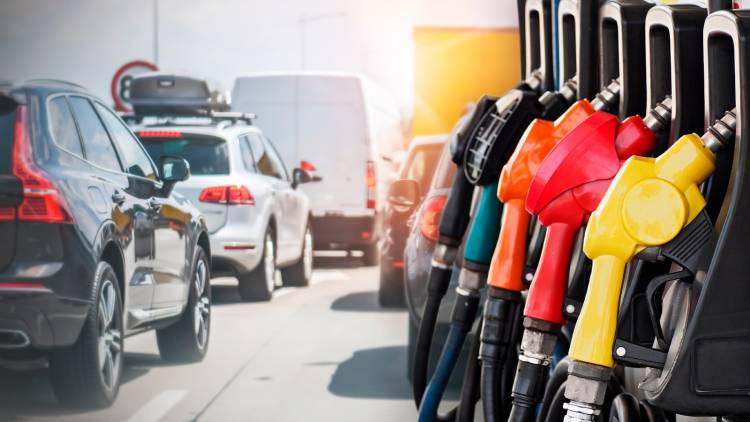 El Gobierno oficializó aumentos en los impuestos a los combustibles desde septiembre