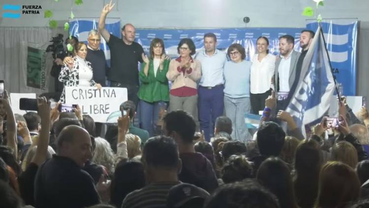 Fuerza Patria lanzó la campaña con un acto en Cutral Co y pidió no votar diputados y senadores «camaleones»