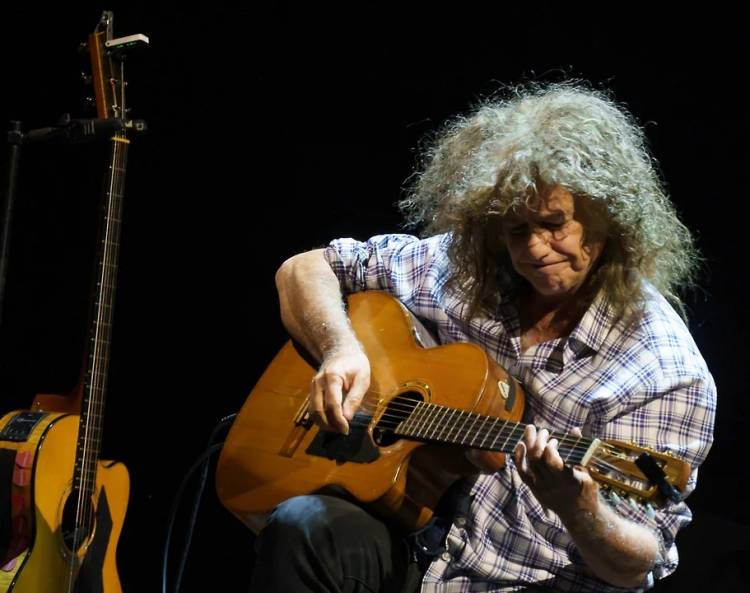 Pat Metheny deslumbró en el Gran Rex con un recital íntimo y lleno de historias