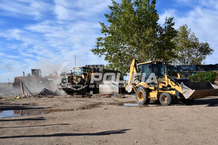 Plaza Huincul: Demolieron un kiosco narco en el Barrio Otaño