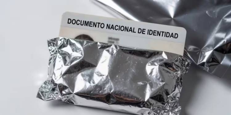 Envolver el DNI en papel aluminio: por qué lo recomiendan y para qué sirve
