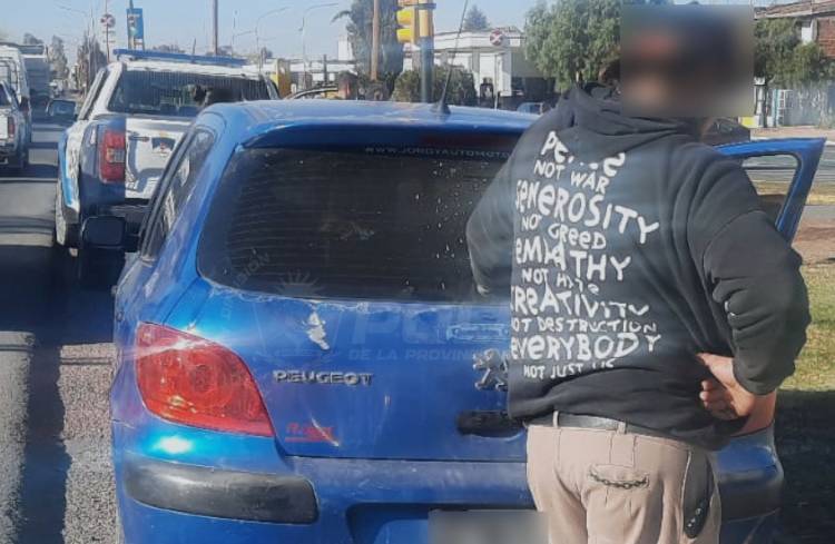 Demoraron a dos personas y recuperaron un celular robado tras un operativo cerrojo