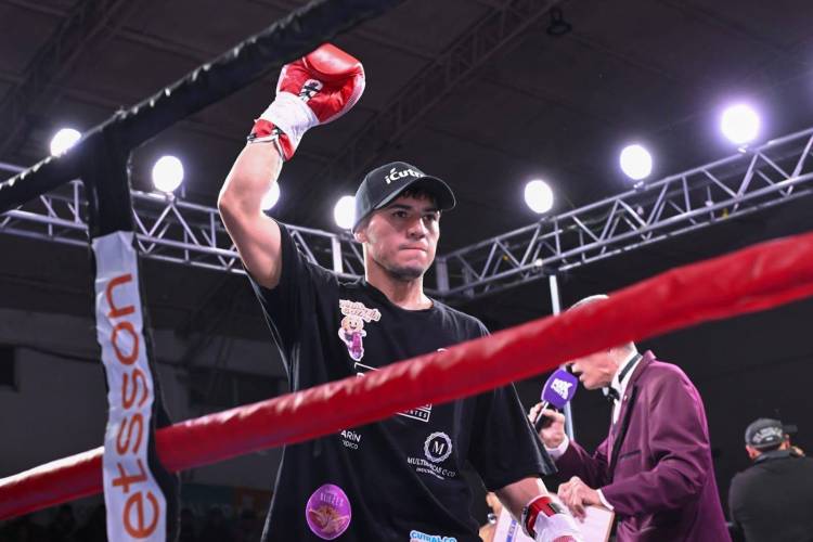 Gran Noche De Boxeo En El Gimnasio Municipal 