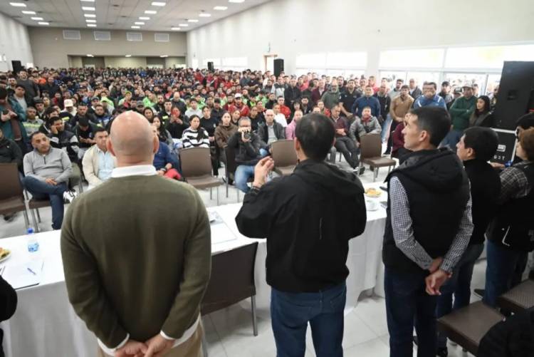 Tras la quiebra de una operadora, reincorporan a decenas de petroleros en yacimientos rionegrinos