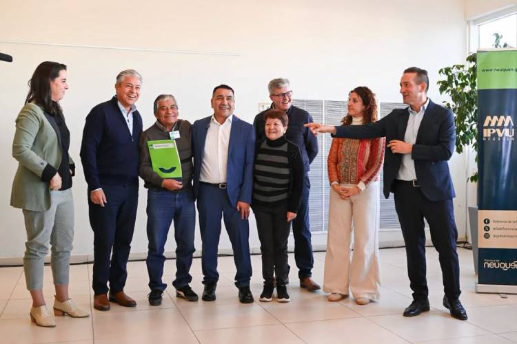 Entrega de escrituras a familias de Cutral Co y Plaza Huincul