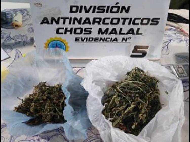Otro golpe al narcotráfico: tenían un kilo de marihuana