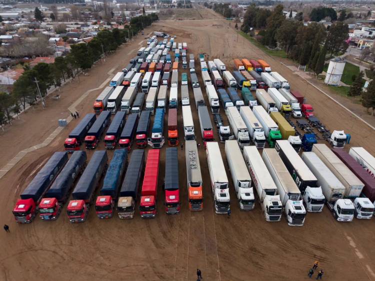 Plaza Huincul se sumó al operativo de asistencia para camioneros varados